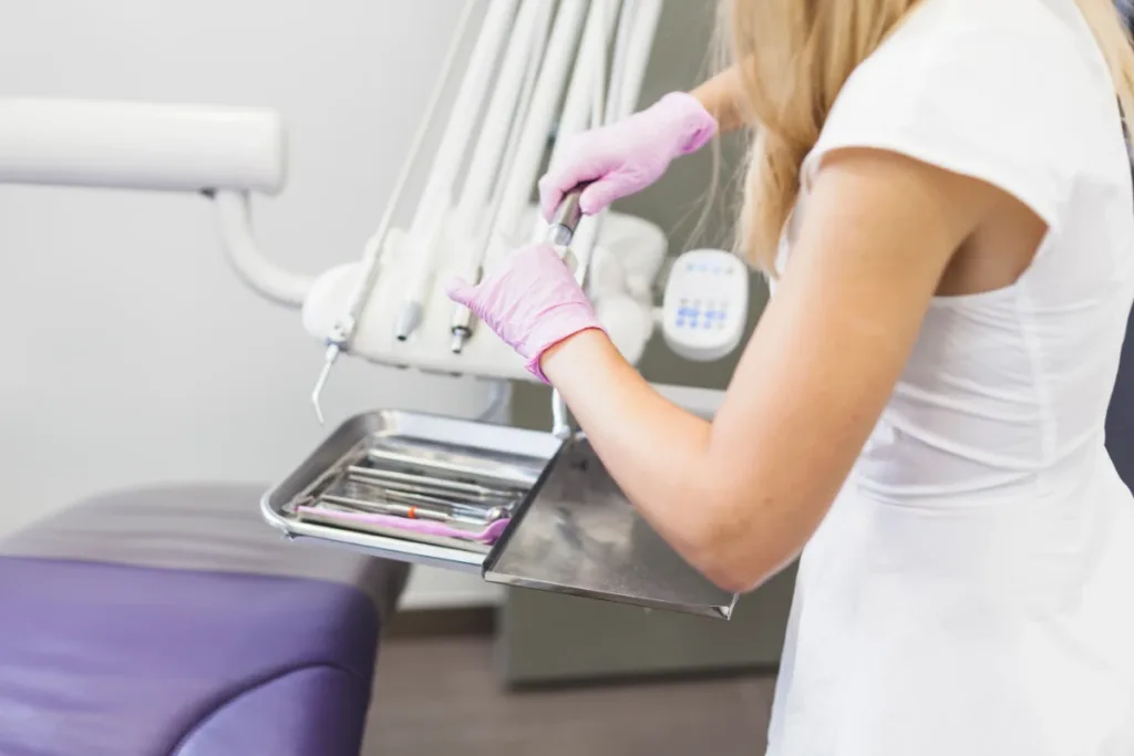 close-up-dentist-arranging-dental-tools-clinic-after-managing-Dental office cleaning cost