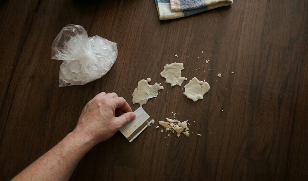How to get wax off hardwood floors with a plastic card